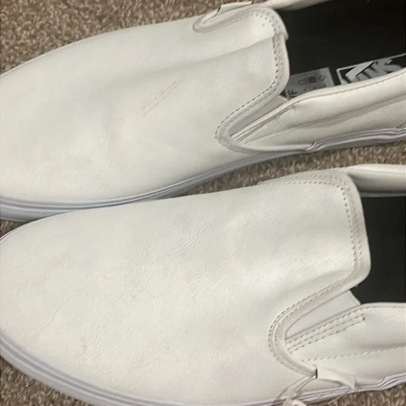 Vans Men’s  size 13 Never worn but few spots and cracks in color due to storage - Picture 2 of 8